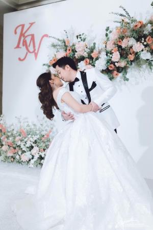 ชุดเจ้าสาวและชุดเจ้าบ่าว ชุดสากล เช่าที่แบมบี้ เวดดิ้ง ห้วยขวาง
